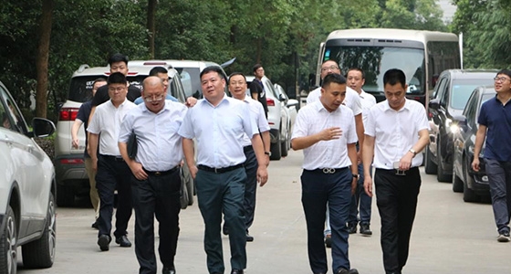 周和平縣長(zhǎng)調(diào)研安特小微企業(yè)孵化園