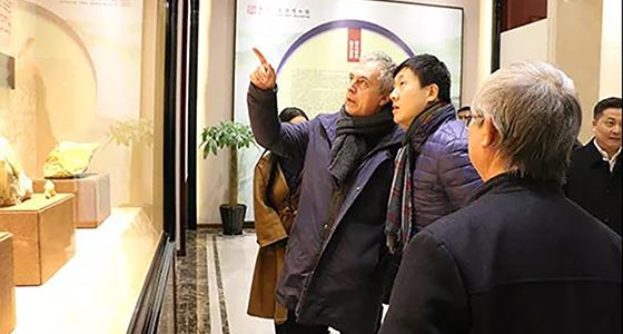 意大利設(shè)計(jì)師斯坦法諾·博埃里來我館參觀